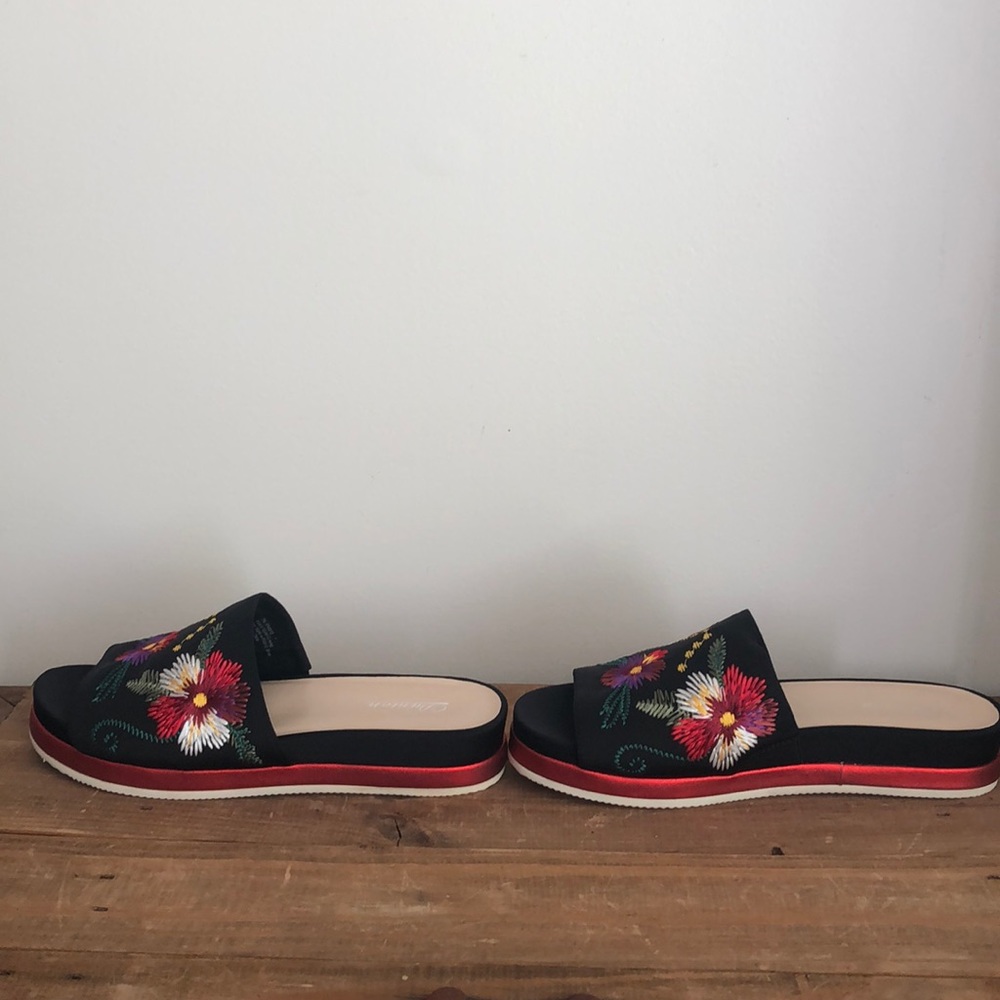 Patterned sandals - Picture 3 of 8